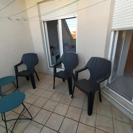 Conviviality Yourhosthelper Ρενς